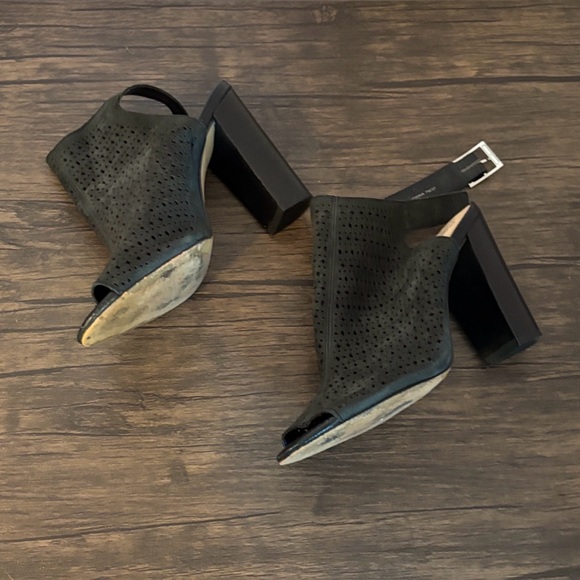 Must bundle shoes size 7 - Picture 2 of 6